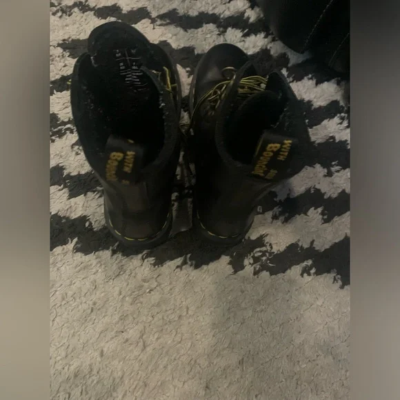 ✨✨Dr Martens Boots ✨✨ - Picture 3 of 5